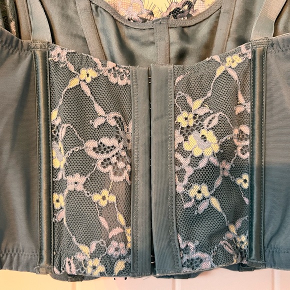 NEW VICTORIAS SECRET LACE EMBROIDERED BUSTIER CORSET SIZE MEDIUM - Picture 2 of 6